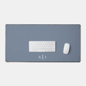 Minimalistisch Dusty Blue Two Monogram Kantoor Bureaumat (Keyboard & Muis)