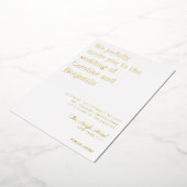Minimalistisch Elegant Modern Wedding White Gold Folie Uitnodiging (Gedraaid)