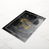 Minimalistisch Elegant Photo Verloving Gold Script Folie Uitnodiging (Gedraaid)