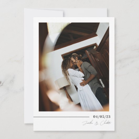 Minimalistisch en grafisch monogram huwelijk kaart (Achterkant)