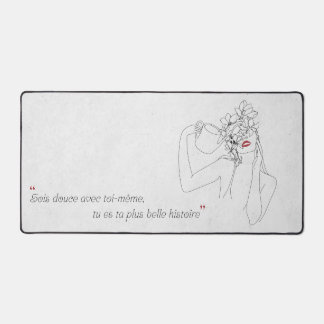 Minimalistisch geciteerde kantoorapis bureaumat