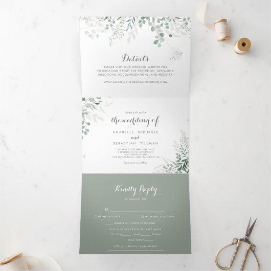 Minimalistisch groen Eucalyptus bruiloft uitnodigi Drieluik Uitnodiging (Binnen)