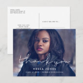 Minimalistisch handgeschreven afstuderen Foto Briefkaart (Voorkant / Achterkant)