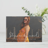 Minimalistisch handgeschreven Baby shower per post Kaart (Staand voorkant)