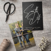 Minimalistisch handschrift met briefterend zwart save the date