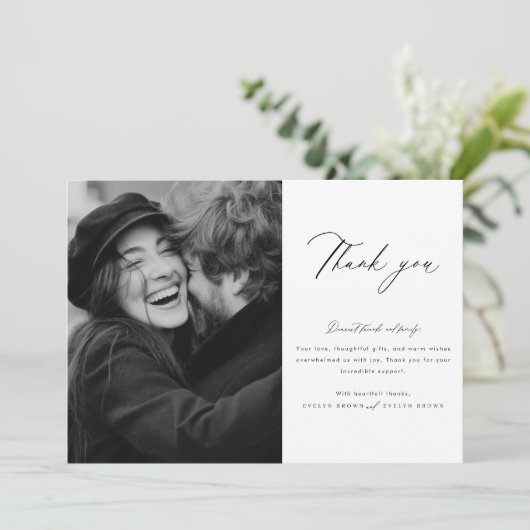 Minimalistisch modern script foto-bruiloft bedankkaart (Staand voorkant)