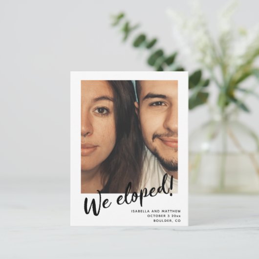 Minimalistisch modern script We hebben aangepaste Aankondigingskaart (Staand voorkant)