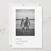 Minimalistisch modern Typografie-fotohuwelijk Bedankkaart (Voorkant)