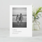 Minimalistisch modern Typografie-fotohuwelijk Bedankkaart (Staand voorkant)