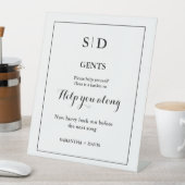 Minimalistisch Monogram Bruiloft Badkamer Mand Tek Reclamebord Met Voetstuk (Insitu)