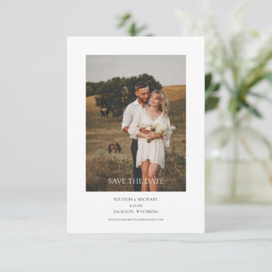 Minimalistisch Monogram Foto Verticaal De datum op (Staand voorkant)