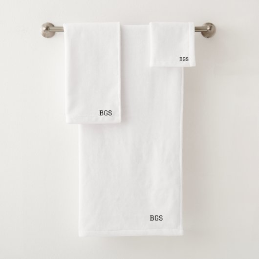 Minimalistisch monogram gepersonaliseerd wit bad handdoek (Insitu)