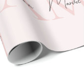 Minimalistisch Monogram Initiaal & Naam Pastel Roz Cadeaupapier (Rol Hoek)