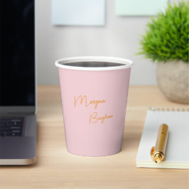 Minimalistisch monogram schrift roze papieren bekers