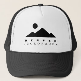 Minimalistisch ontwerp met bergsilhouet bij zonson trucker pet