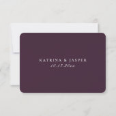 Minimalistisch Paars Plum Wedding RSVP Kaart (Achterkant)