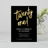 Minimalistisch penseelscript zwart goud 21e verjaa folie uitnodiging (Staand Voorkant)