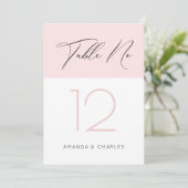 Minimalistisch roze en witte typografie Tabel nr. Kaart (Staand voorkant)