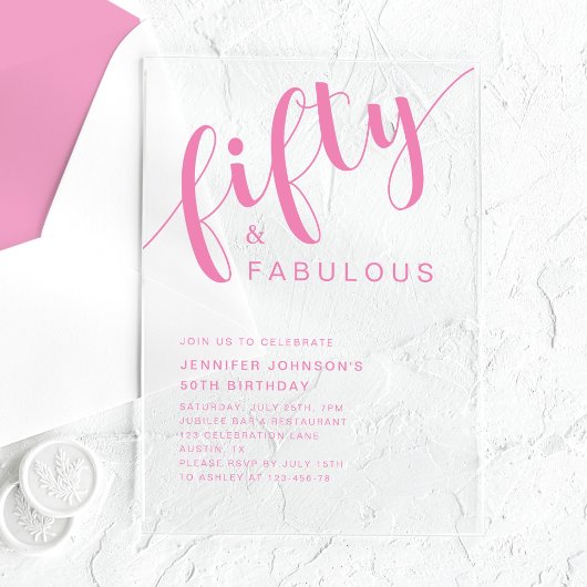 Minimalistisch roze script 50ste verjaardag acryl uitnodigingen