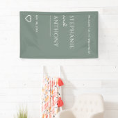 Minimalistisch Sage Green met Heart Modern Wedding Spandoek (Insitu)