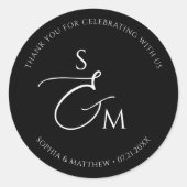 Minimalistisch Schrift Monogram Huwelijk Zwart Ronde Sticker (Voorkant)