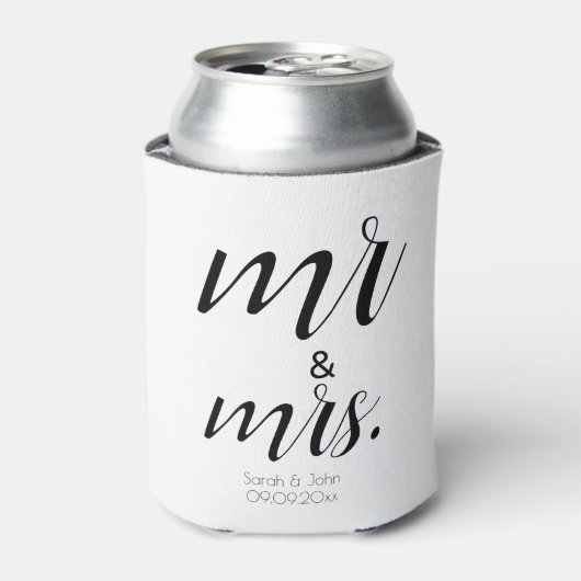 Minimalistisch Script Black & White Mr & Mrs Weddi Blikjeskoeler (Blikje Voorkant)