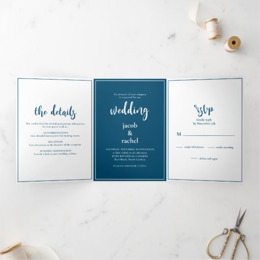 Minimalistisch script donkerblauw en withuwelijk drieluik uitnodiging (Binnen)