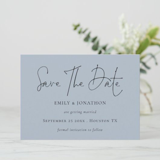 Minimalistisch Script Dusty Blue Wedding Save The Date (Staand voorkant)