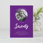Minimalistisch script foto 70e verjaardag Paarse Kaart (Staand voorkant)
