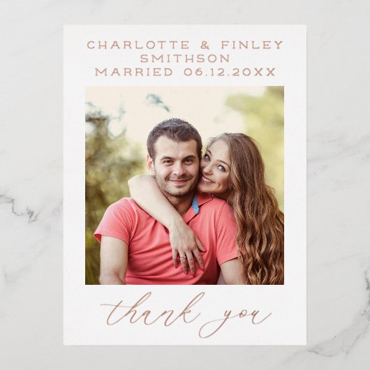 Minimalistisch script gepersonaliseerd trouwtrouwk folie feestdagen briefkaart (Voorkant)