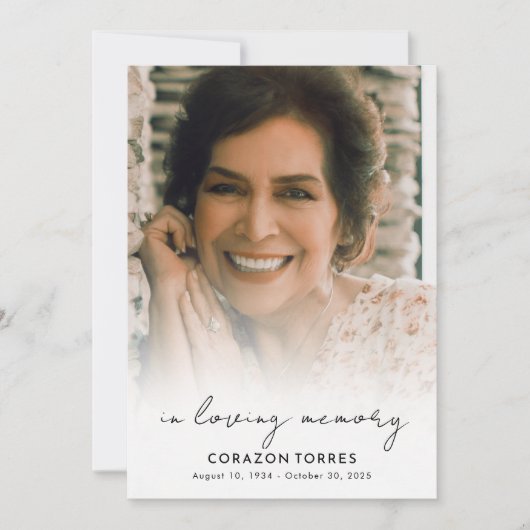 Minimalistisch script in het houden van foto's van kaart (Voorkant)