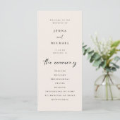 Minimalistisch script licht beige huwelijksceremon programma (Staand voorkant)