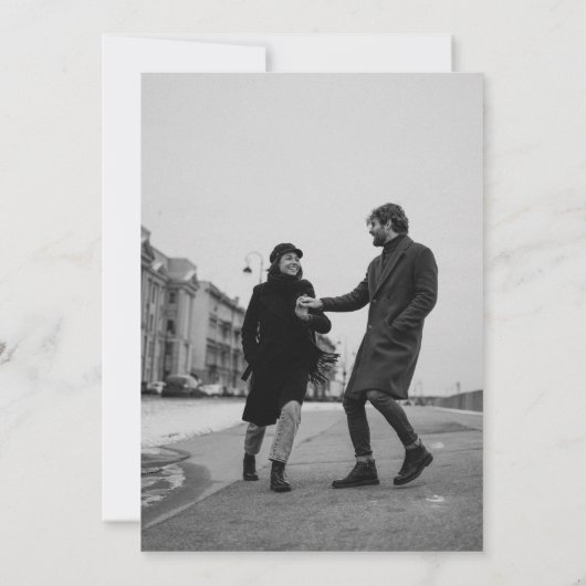 Minimalistisch script Modern Photo Weddenschap Whi Kaart (Achterkant)