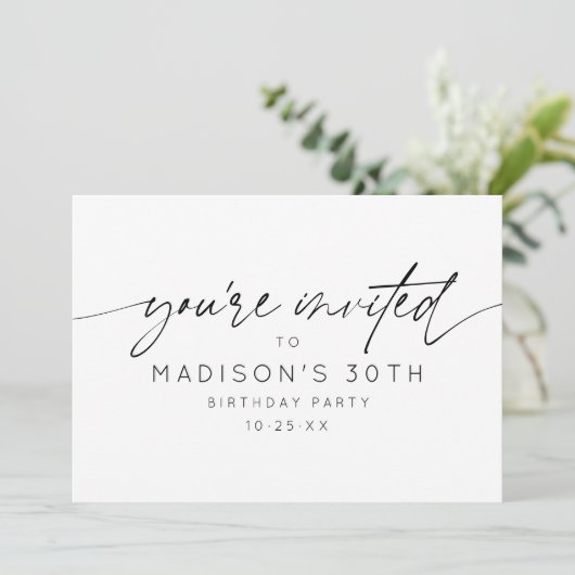 Minimalistisch script verjaardagsfeestje kaart (Staand voorkant)