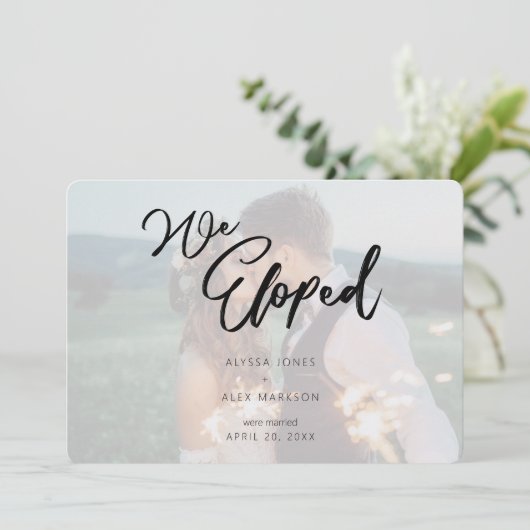 Minimalistisch script We hebben aankondiging van b (Staand voorkant)