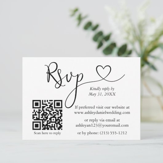 Minimalistisch Simple Weddenschap Black en White Q Kaart (Staand voorkant)