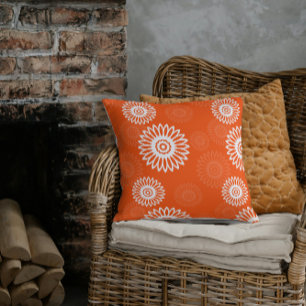 Minimalistisch tangerine sinaasappel daisy bloemen kussen
