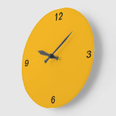 Minimalistisch. Warm geel. Grote Klok (Hoek)