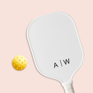Minimalistisch wit modern monogram pickleball paddle