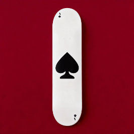 Minimalistisch zwart-wit schoppenaas skateboard