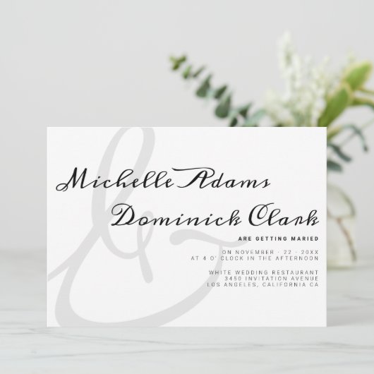 Minimalistisch zwart wit script ampersand bruiloft kaart (Staand voorkant)