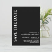 Minimalistisch zwart-wit tekstgebaseerd huwelijk save the date (Staand voorkant)