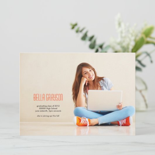 Minimalistische aankondiging van het Afstuderen va (Staand voorkant)