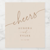 Minimalistische Beige Script Bruiloft Wijn Etiket (Enkel label)