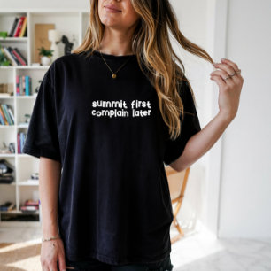 Minimalistische bergshirt met eenvoudig lijnontwer t-shirt