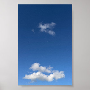 Minimalistische Blauwe Lucht Fluffy Wolken Fotogra Poster