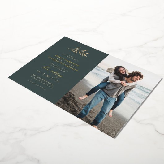 Minimalistische Blauwgroen donkere en sepia Branch Folie Uitnodiging (Gedraaid)