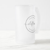 minimalistische cirkelmonogram naam redactioneel matglas bierpul (Voorkant rechts)