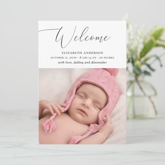 Minimalistische delicate elegante script baby gebo aankondiging (Staand voorkant)