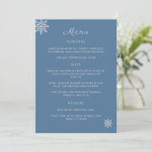 Minimalistische Dusty Blue Trouwtafel Menu Kaarten (Staand voorkant)